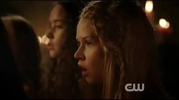 Tubo de transmissão Caitlin Stasey se masturba com cutscene do REIGN da CW novo