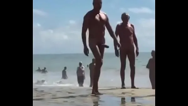 Tubo de unidad Corona con polla enorme paseando por la playa nuevo