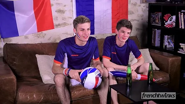 Fresh Two twinks support the French Soccer team in their own way aandrijfbuis