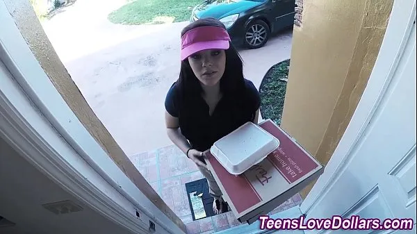 Real pizza delivery teen fucked and jizz faced for tip in hd Tiub pemacu baharu