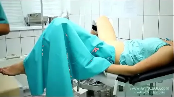 Čerstvá trubica pohonu beautiful girl on a gynecological chair (33