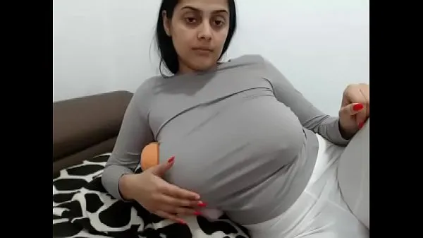 Nouveau tube de lecteur Gros seins Roumaine sur cam - Regardez-la en direct sur LivePussy.Me