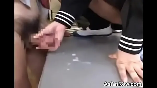 Свежая Японская школьница дрочит своему парню трубка привода