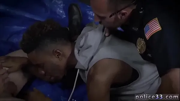 Tubo de unidad Policía esposas porno gay policía negro hombre sexo Rompiendo y entrando nuevo