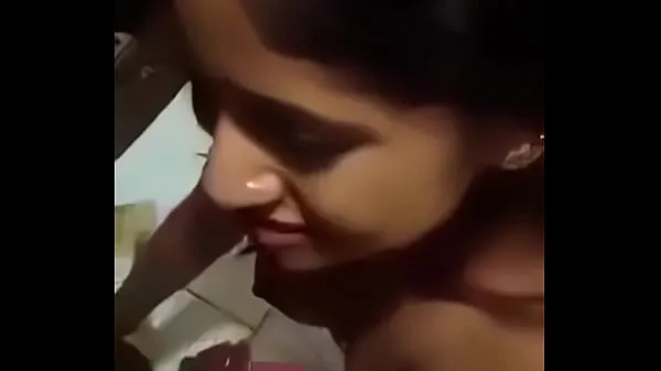 Čerstvá trubica pohonu Desi indian Couple, Girl sucking dick like lollipop