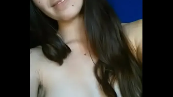 Yeni Colegiala muestra sus tetas a sus compañeros Drive Tube