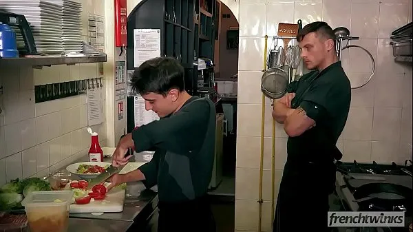 Sveža Parody Gordon Ramsay Kitchen Nightmares 2 pogonska cev