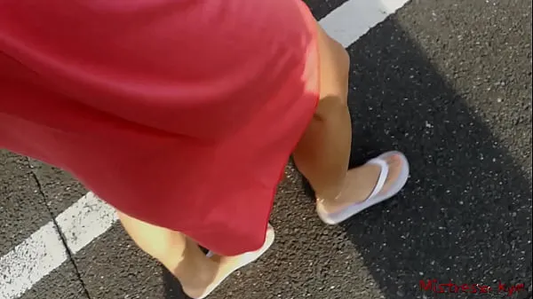 Tabung Mistress walking bare feet (flip flops) in public with submissive - outdoor POV drive baru