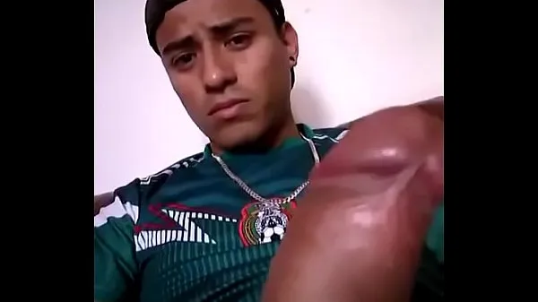 Mexican boy masturbates on his couch Tiub pemacu baharu