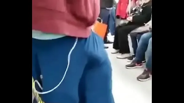 Tubo de unidad Bulto de macho en el metro - dios mio, que vergota nuevo