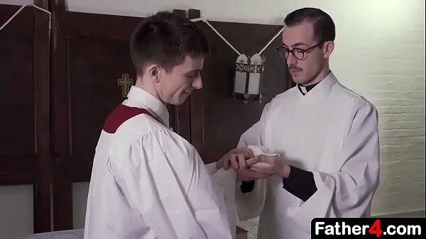 Friss When the priest penetrates his ass and fucks him hard that the boy realizes his dreams have become a reality meghajtócső