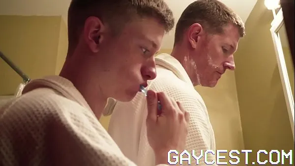 Tubo de transmissão GAYCEST - twink bate antes de ficar sem sela na sauna novo