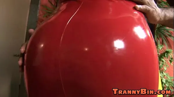 Yeni Sexy blonde latex tranny ass Drive Tube