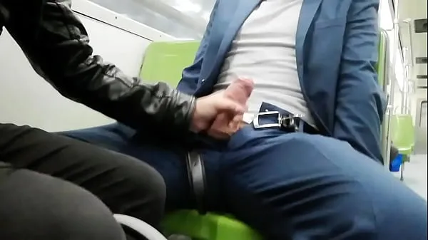 Nuovo Andando in metropolitana con un ragazzo imbarazzatotubo di guida