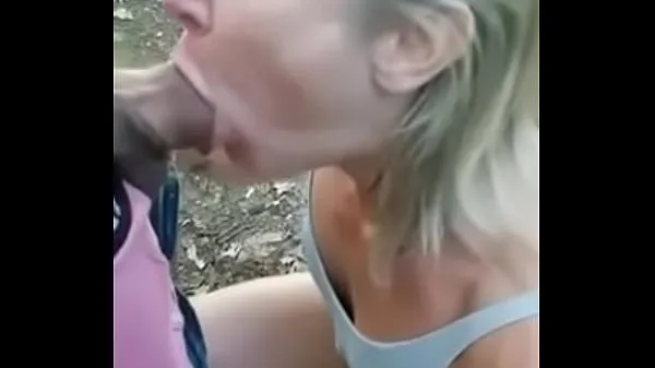 Tubo de transmissão Casado com milf chupando pau na floresta, parte 3 novo