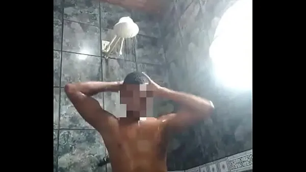 Tubo de unidad Moreno cafuçu dotado en el baño nuevo