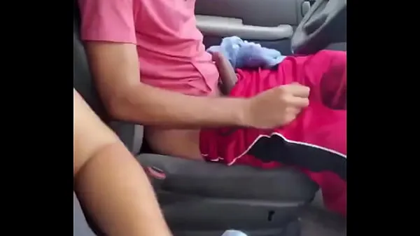 Tubo de unidad Mexicano haciendo cruising en el carro con su amigo nuevo