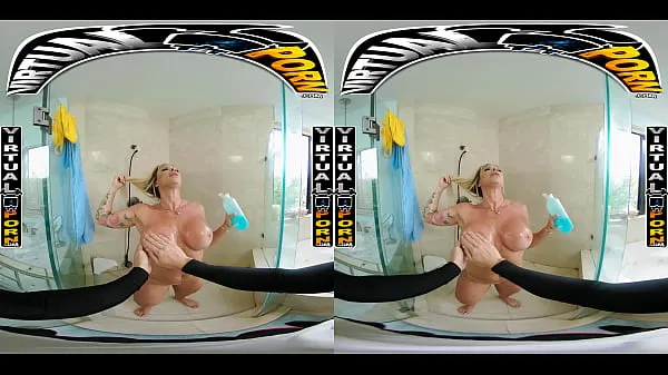 Friss Busty Blonde MILF Robbin Banx Seduces Step Son In Shower meghajtócső