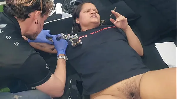 Fresh My wife offers to Tattoo Pervert her pussy in exchange for the tattoo. German Tattoo Artist - Gatopg2019 drive Tube