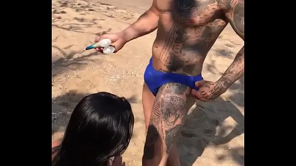 Świeża Putting Suntan on MMA fighter Allan Guerra Gomes Silver rain on the beach rura napędowa