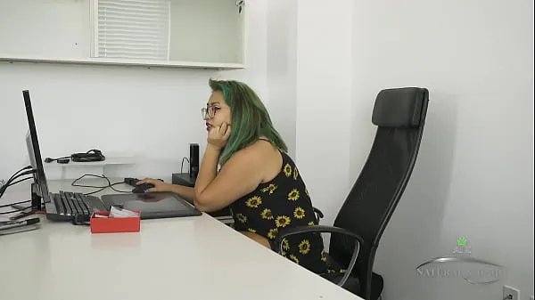 Färsk Innocent office worker and chubby girl Manila Bey plays with her pussy drive Tube