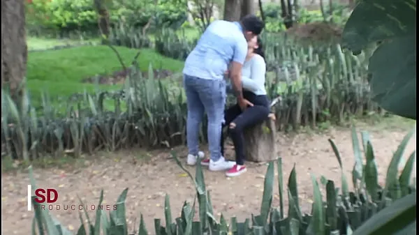 Čerstvá trubica pohonu SPYING ON A COUPLE IN THE PUBLIC PARK