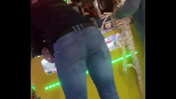 Mostrar Galã de arcade com pernas de bunda grande e jeans apertados meus clipes