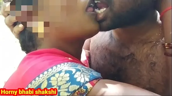Desi horny girl was going to the forest and then calling her friend kissing and fucking Tiub pemacu baharu