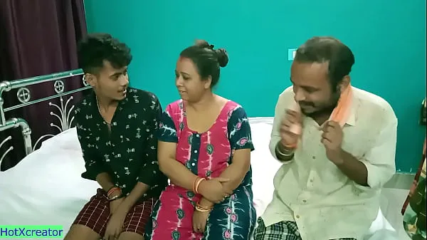 Fersk Hot Milf Aunty shared! Hindi latest threesome sex stasjonsrør