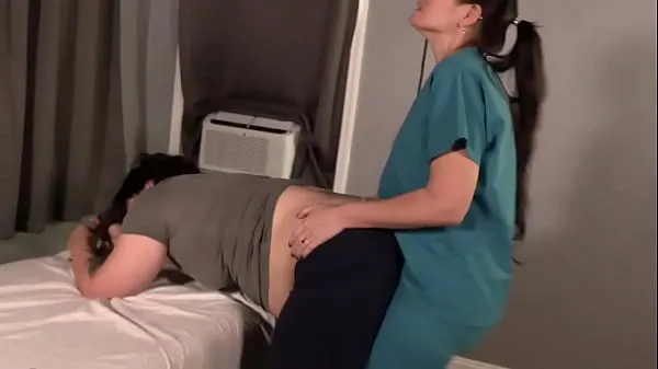 Свежая Медсестра трахает своего пациента трубка привода