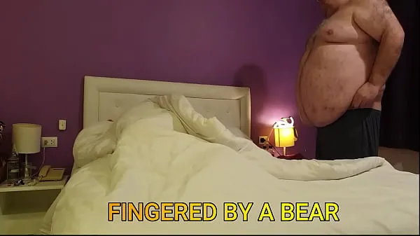 新鲜的FINGERED BY A BEAR (Bigdaddy驱动管