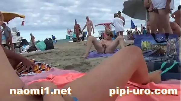 Sveža girl masturbate on beach pogonska cev