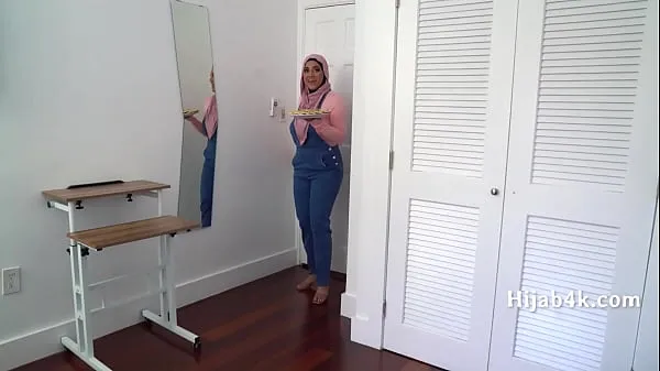 Friss Corrupting My Chubby Hijab Wearing StepNiece meghajtócső
