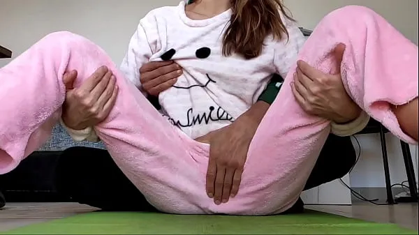 Nouveau tube de lecteur asian amateur real homemade teasing pussy and small tits fetish in pajamas