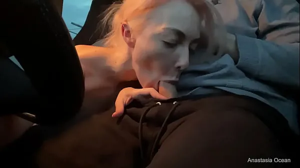 Frisches A hot girl gave a blowjob to the driver while he was driving. Extreme blowjob. cum in mouthDrive Tube